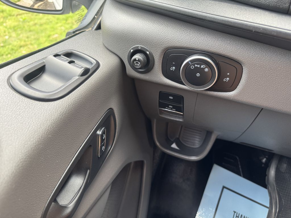 Photo 13 of this FORD TRANSIT