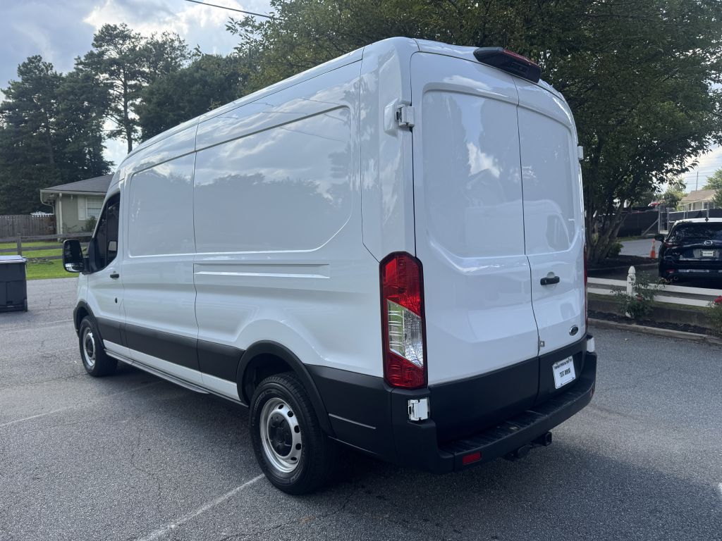 Photo 4 of this FORD TRANSIT