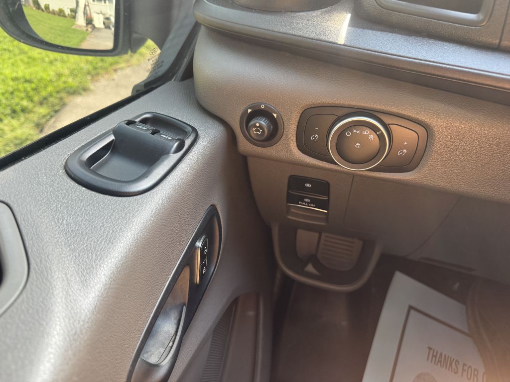 Photo 11 of this FORD TRANSIT