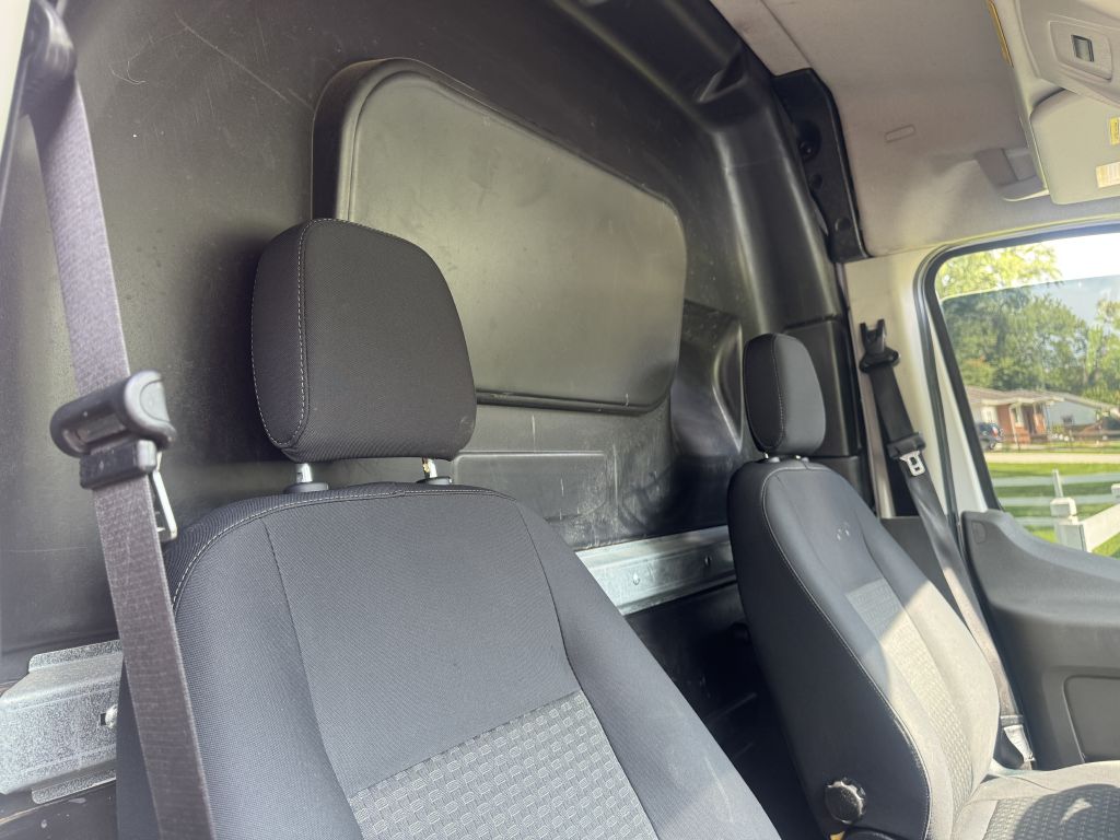 Photo 13 of this FORD TRANSIT