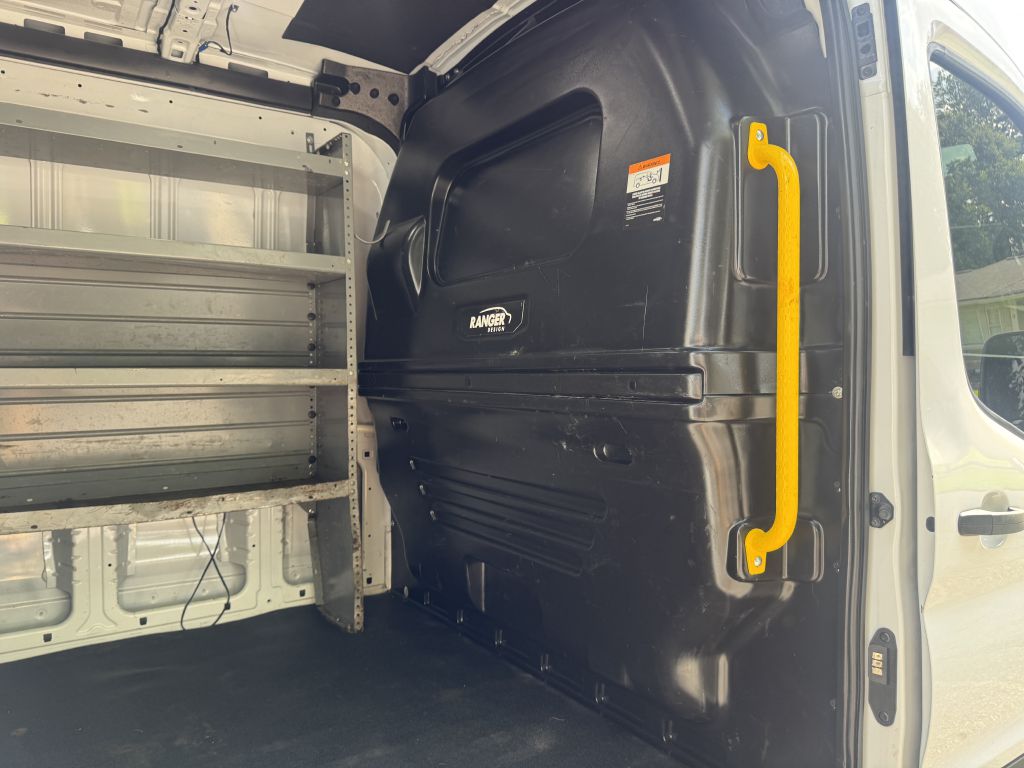 Photo 14 of this FORD TRANSIT