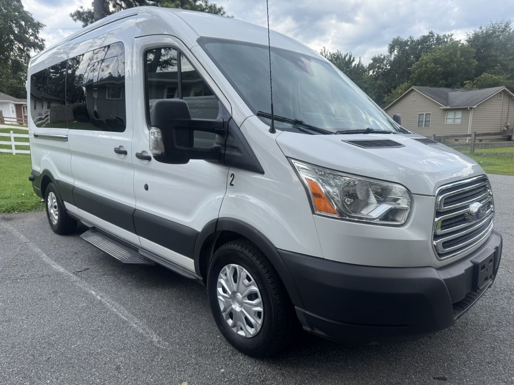 Photo 2 of this FORD TRANSIT