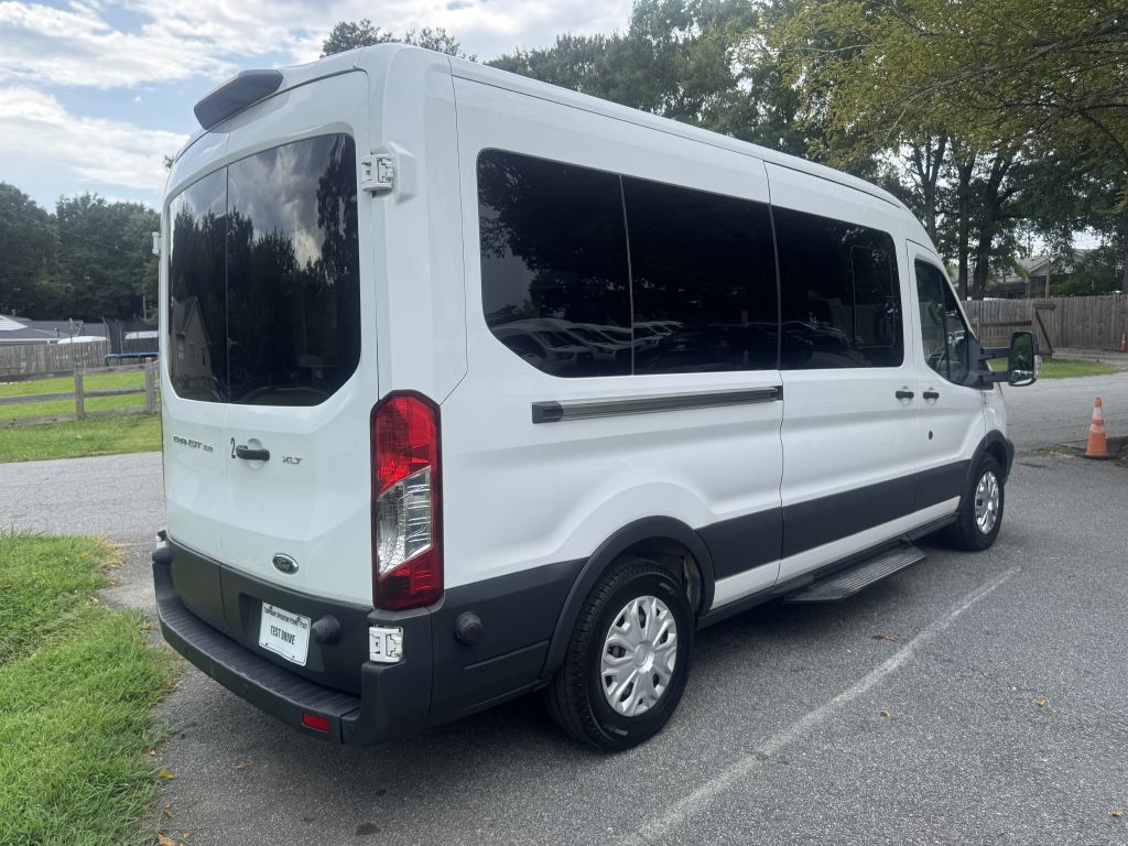Photo 3 of this FORD TRANSIT