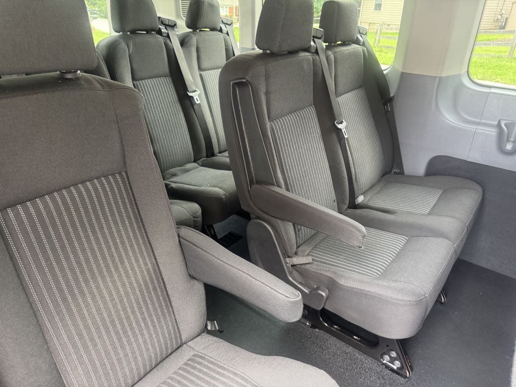 Photo 15 of this FORD TRANSIT