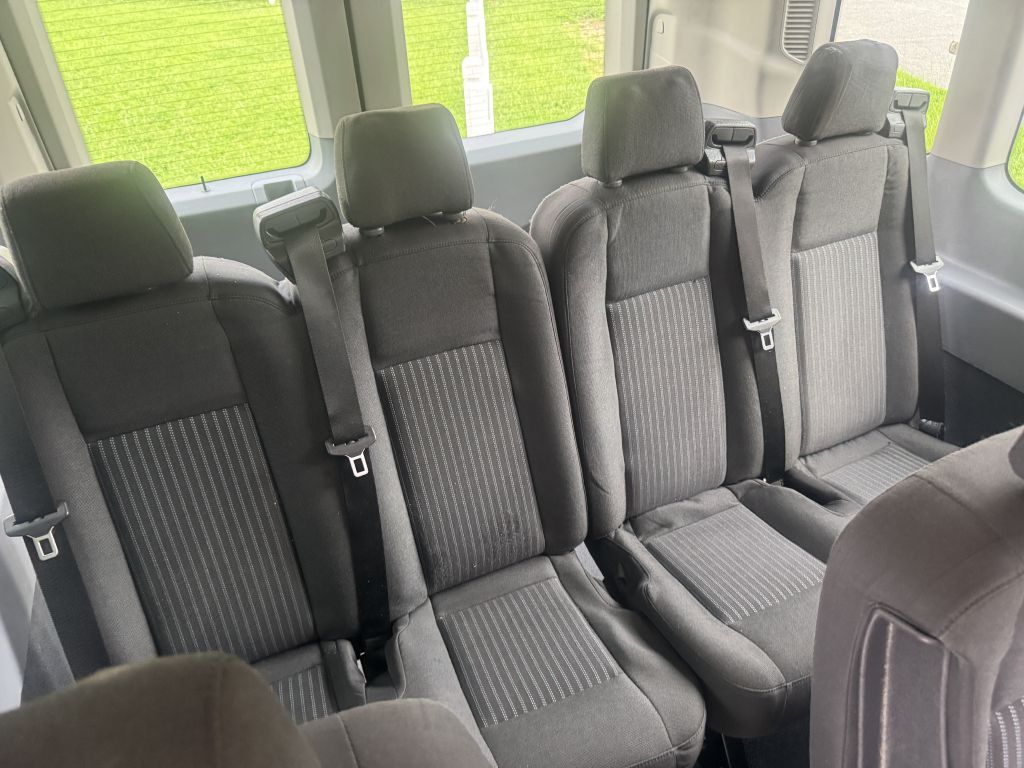 Photo 16 of this FORD TRANSIT