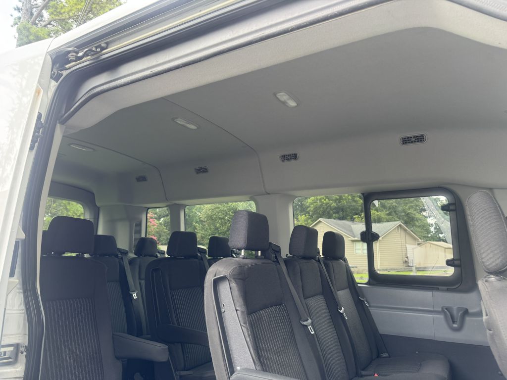 Photo 18 of this FORD TRANSIT