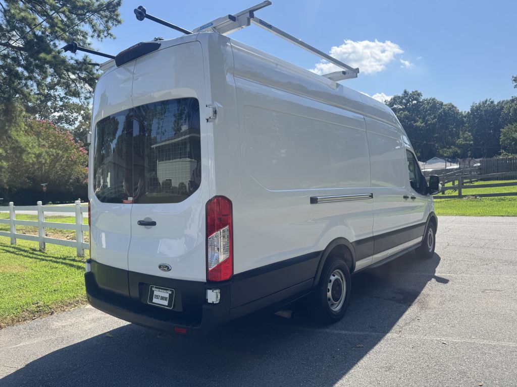 Photo 3 of this FORD TRANSIT