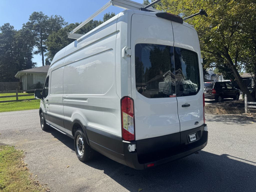 Photo 4 of this FORD TRANSIT