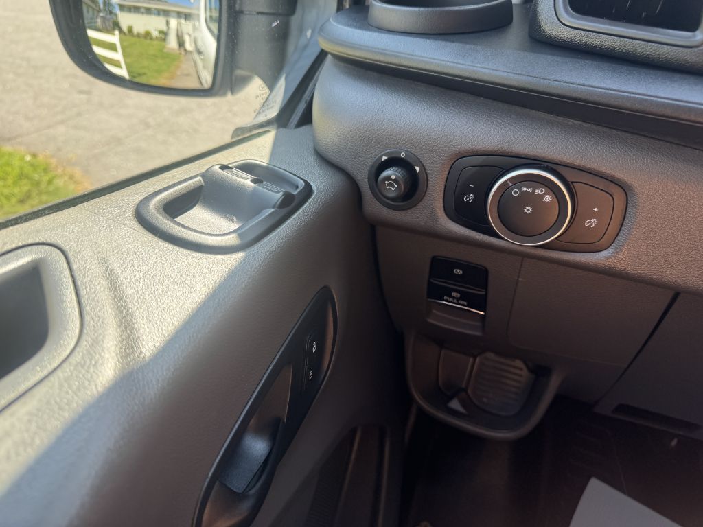 Photo 9 of this FORD TRANSIT