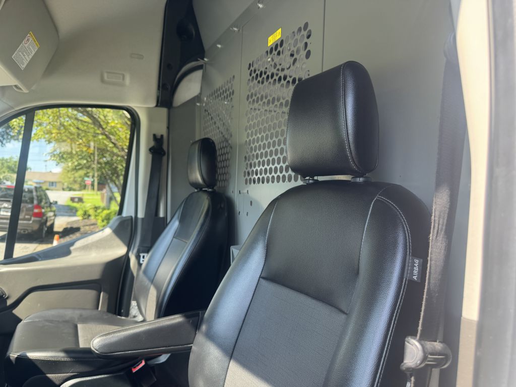 Photo 10 of this FORD TRANSIT