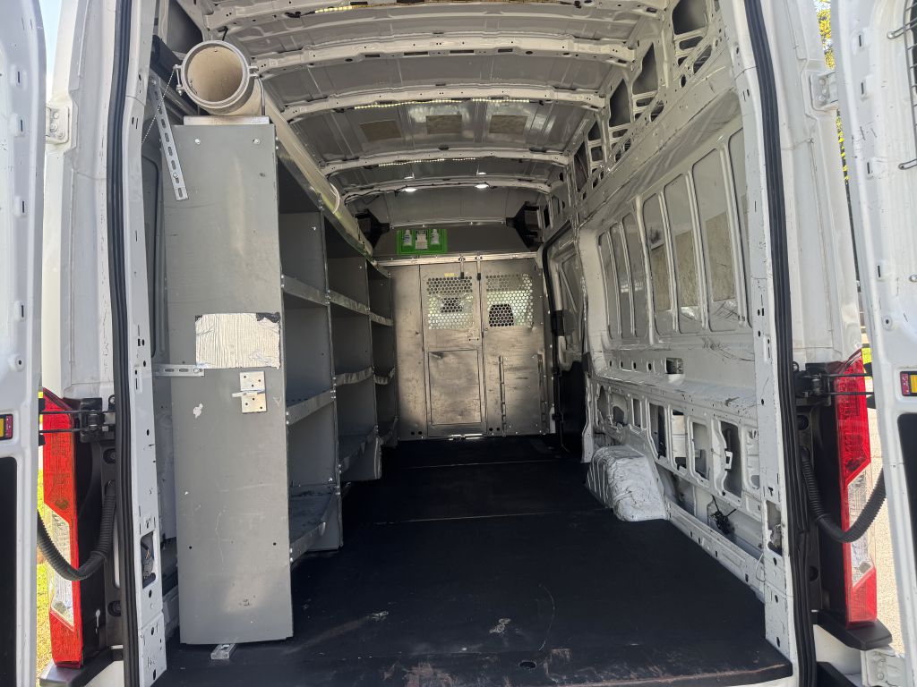Photo 12 of this FORD TRANSIT