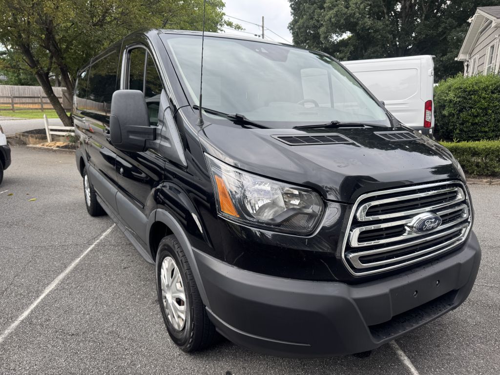 Photo 2 of this FORD TRANSIT