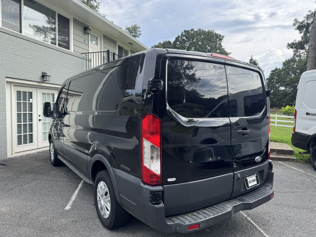 Photo 3 of this FORD TRANSIT