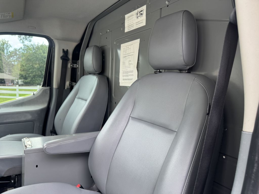 Photo 11 of this FORD TRANSIT