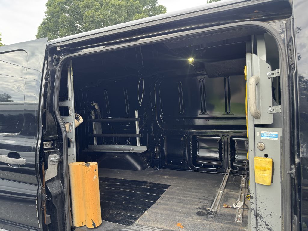 Photo 13 of this FORD TRANSIT
