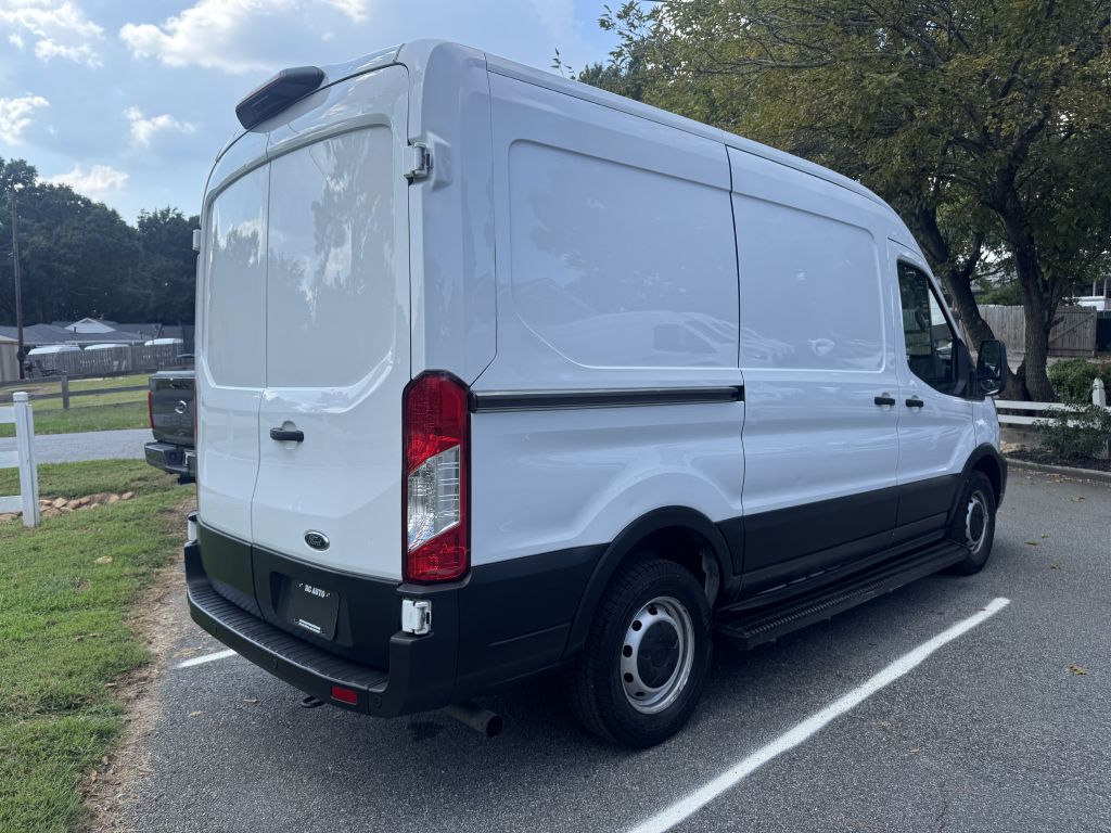 Photo 3 of this FORD TRANSIT