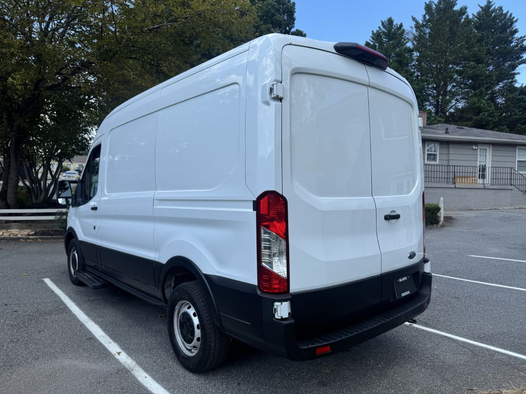 Photo 4 of this FORD TRANSIT