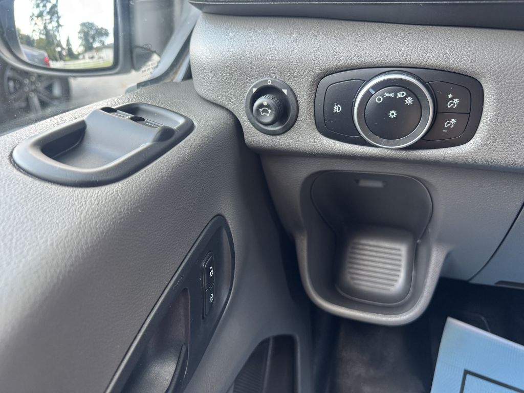 Photo 11 of this FORD TRANSIT