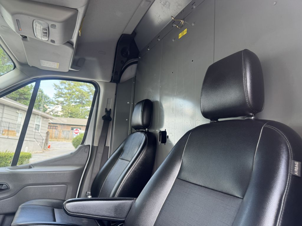 Photo 12 of this FORD TRANSIT