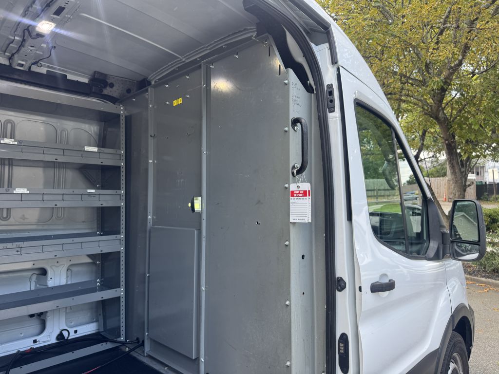Photo 20 of this FORD TRANSIT