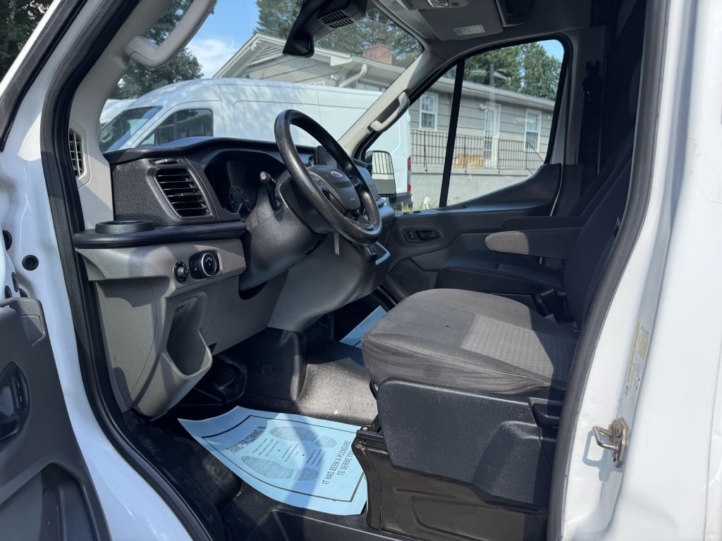 Photo 4 of this FORD TRANSIT