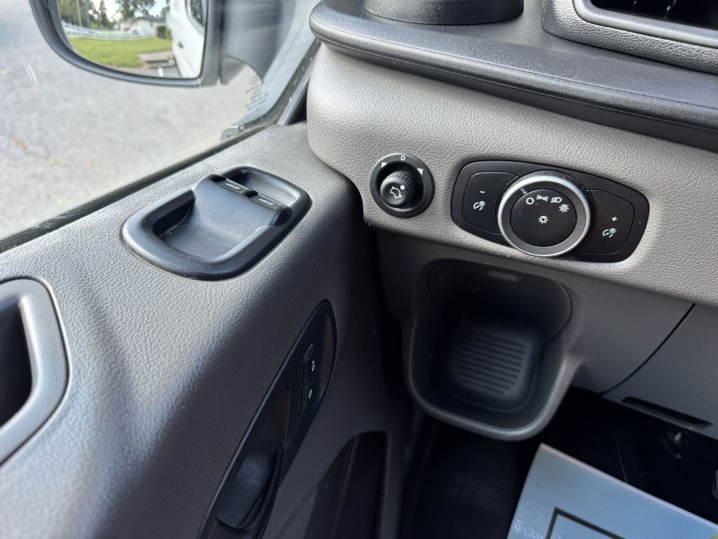 Photo 10 of this FORD TRANSIT