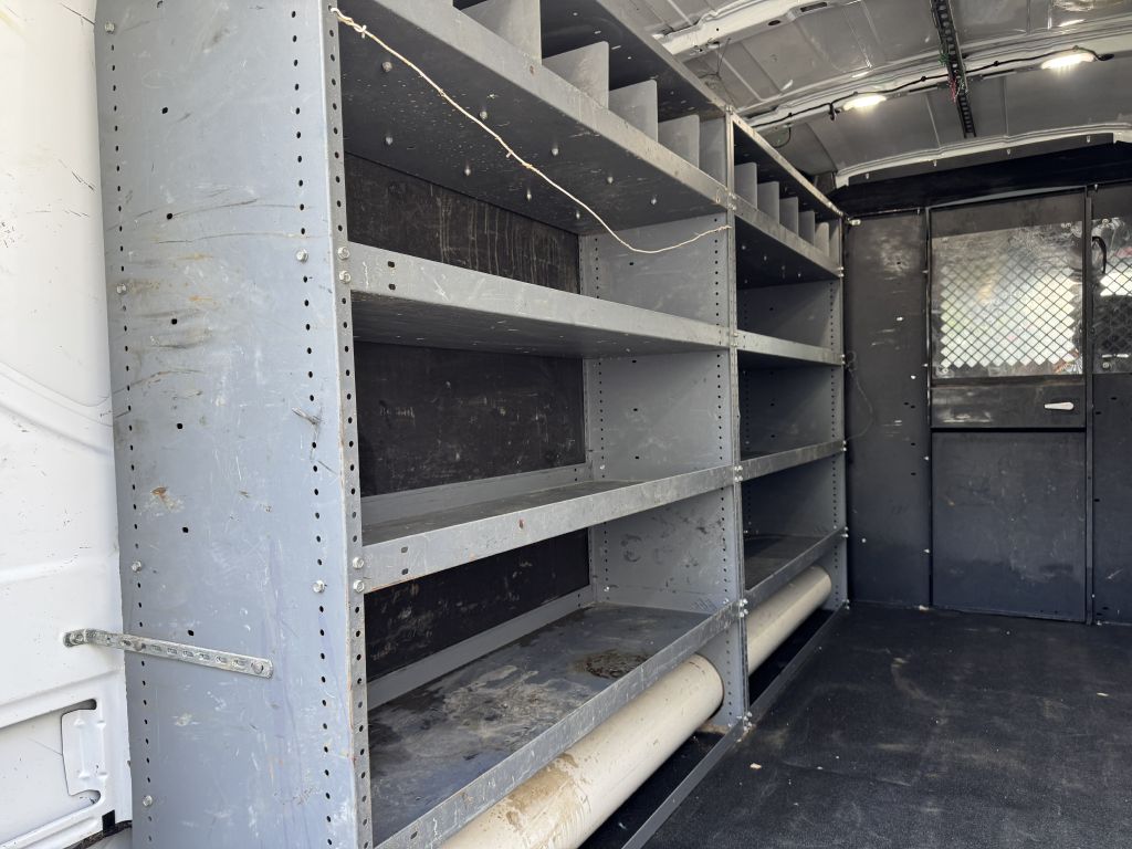 Photo 13 of this FORD TRANSIT