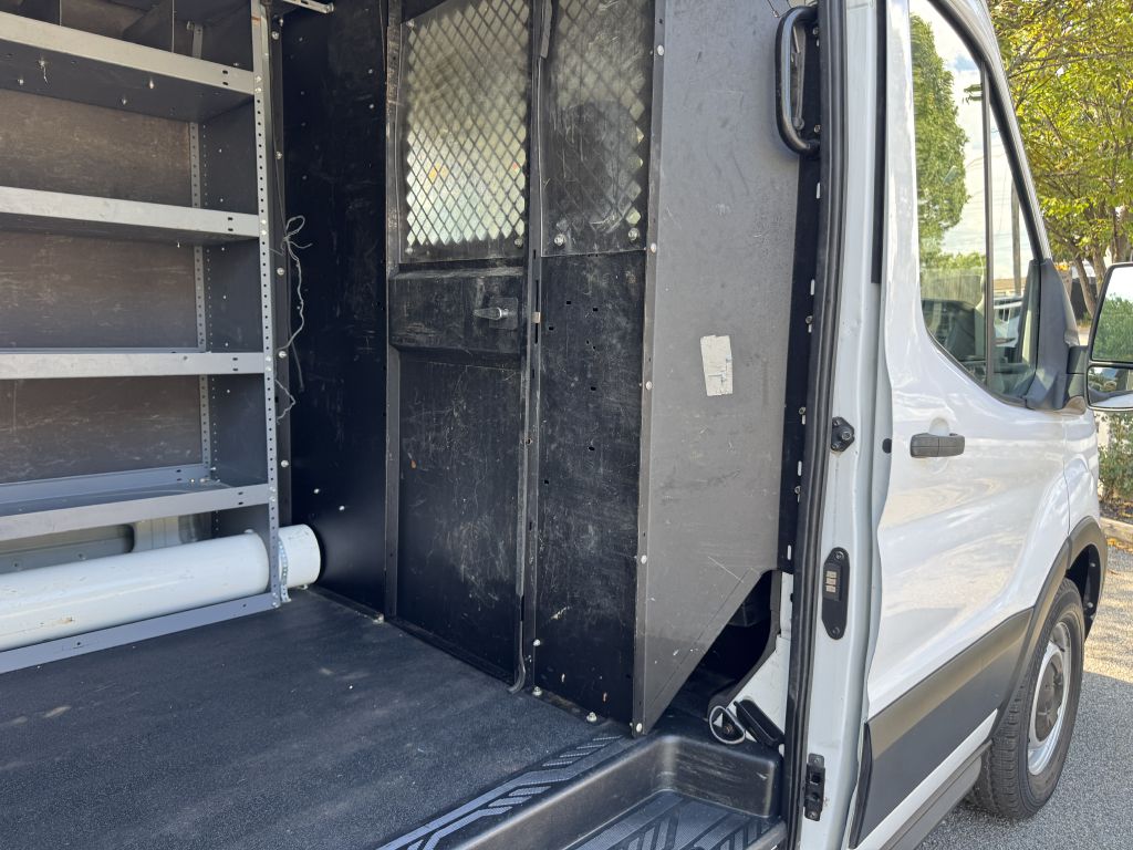 Photo 17 of this FORD TRANSIT