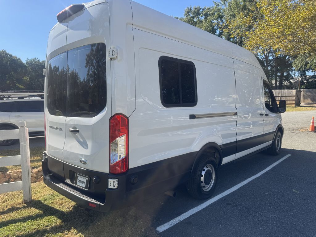Photo 3 of this FORD TRANSIT