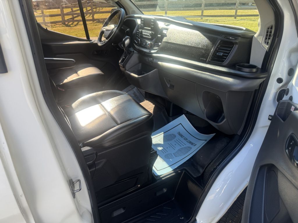 Photo 7 of this FORD TRANSIT