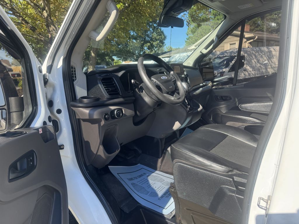 Photo 8 of this FORD TRANSIT