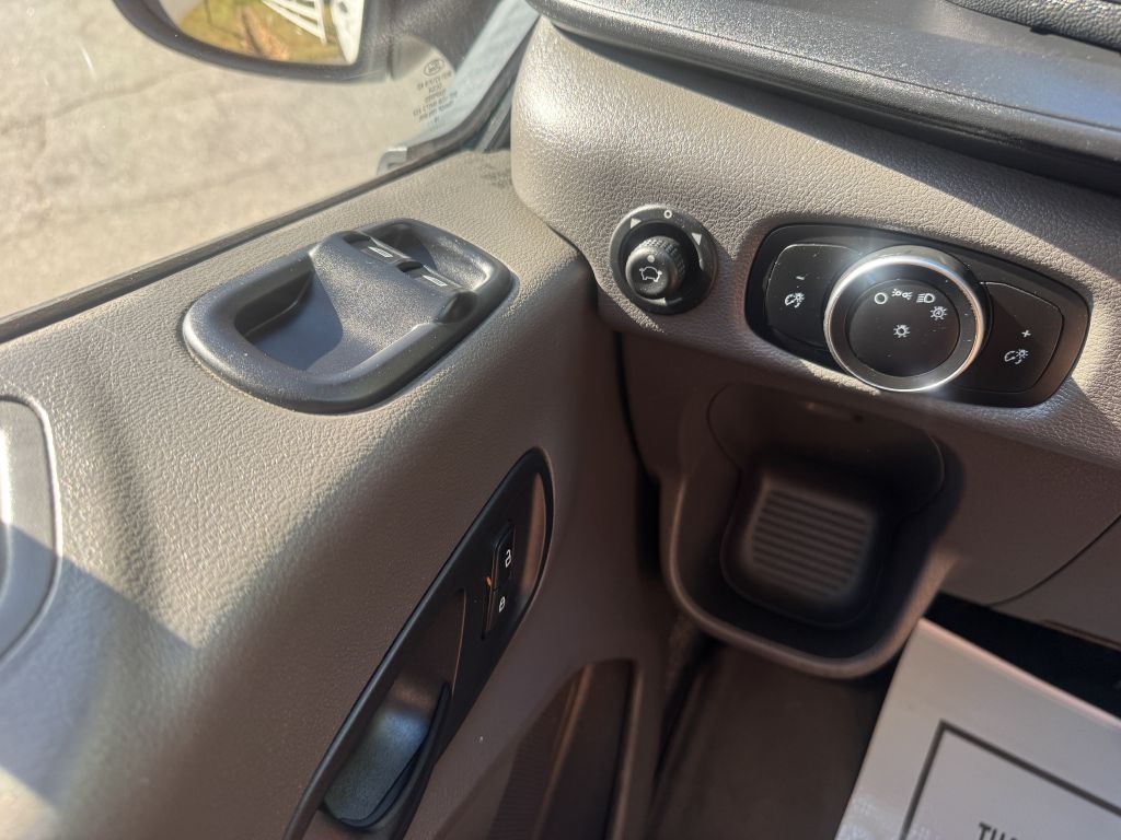 Photo 13 of this FORD TRANSIT