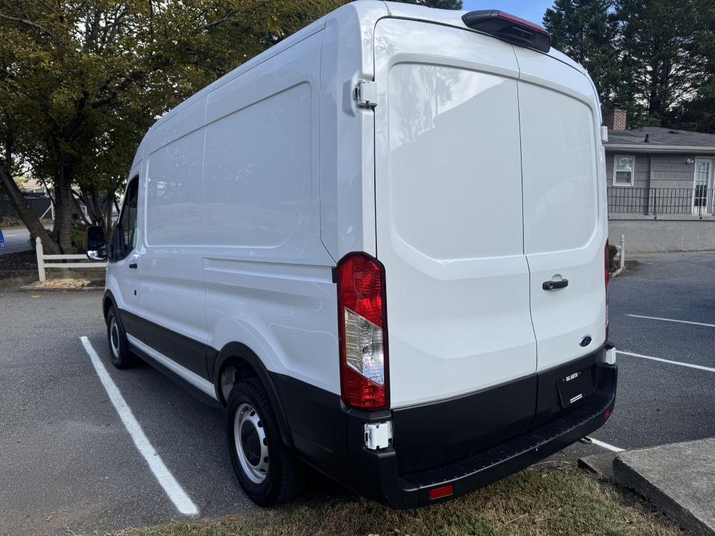 Photo 4 of this FORD TRANSIT