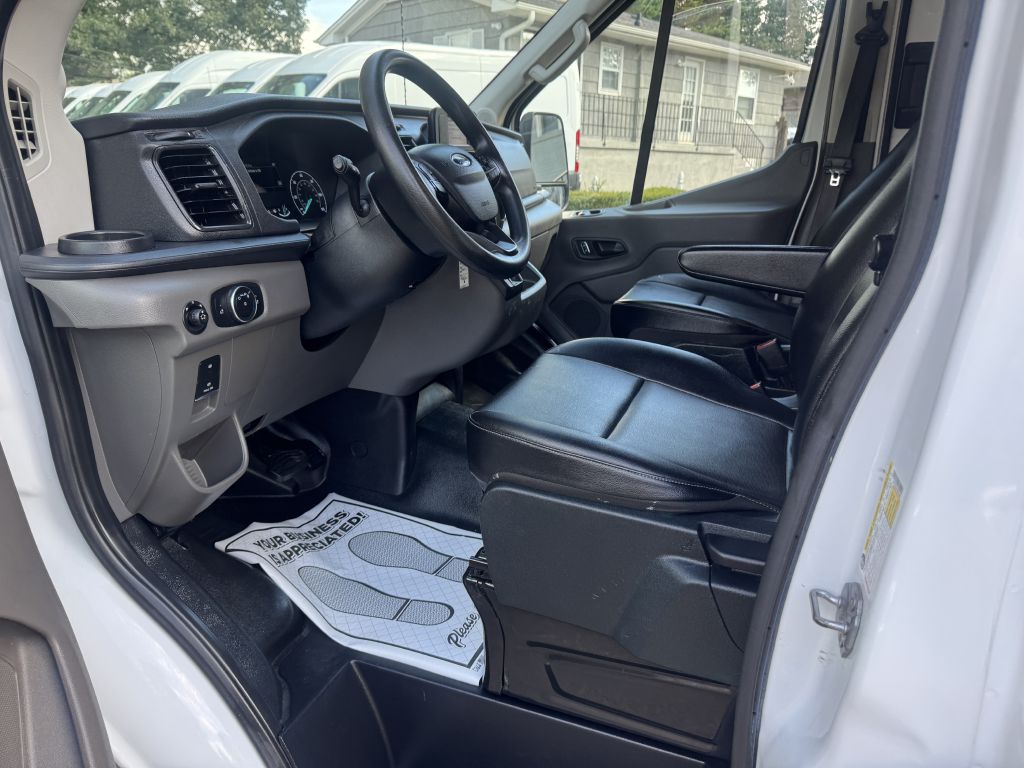 Photo 5 of this FORD TRANSIT
