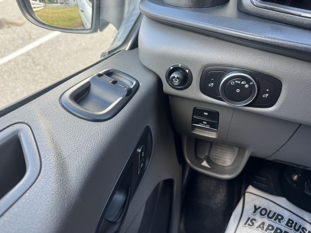 Photo 8 of this FORD TRANSIT