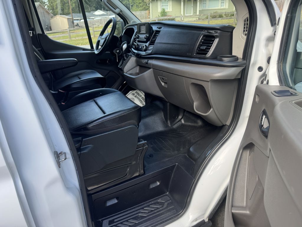 Photo 15 of this FORD TRANSIT