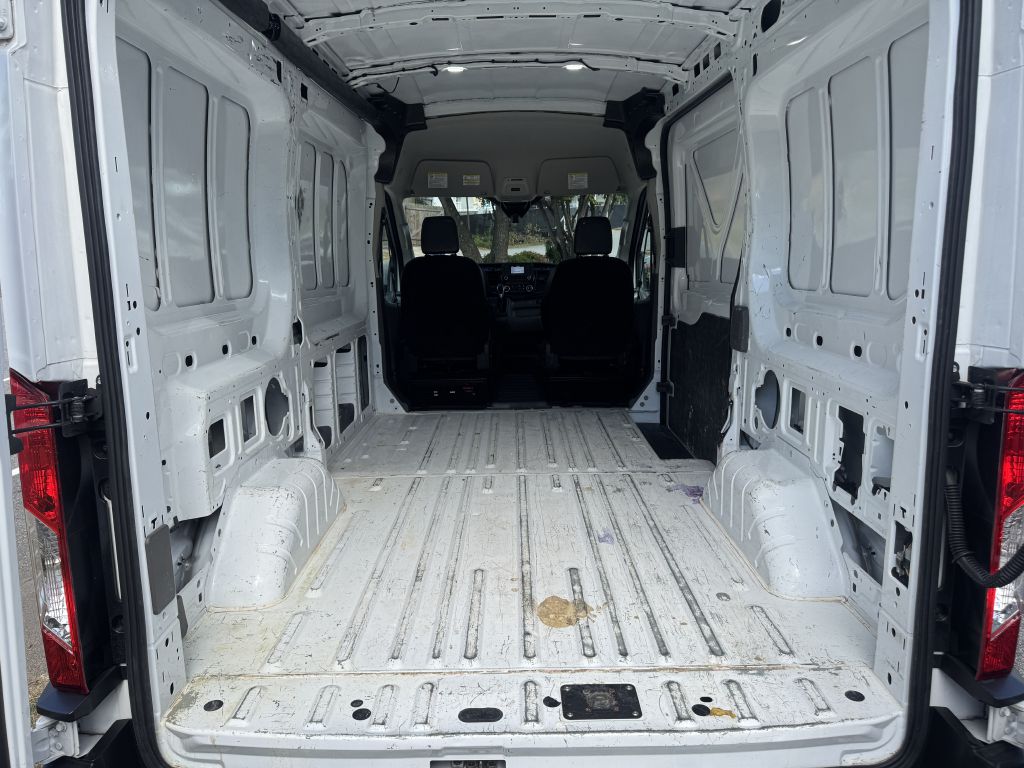 Photo 16 of this FORD TRANSIT