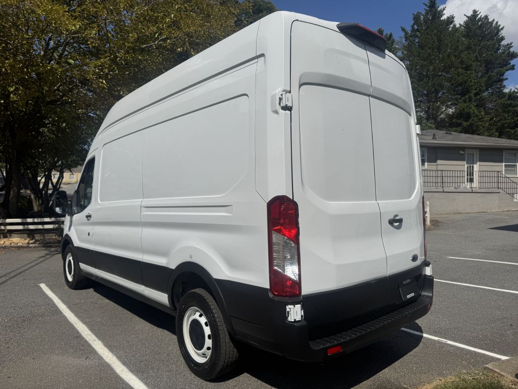 Photo 4 of this FORD TRANSIT