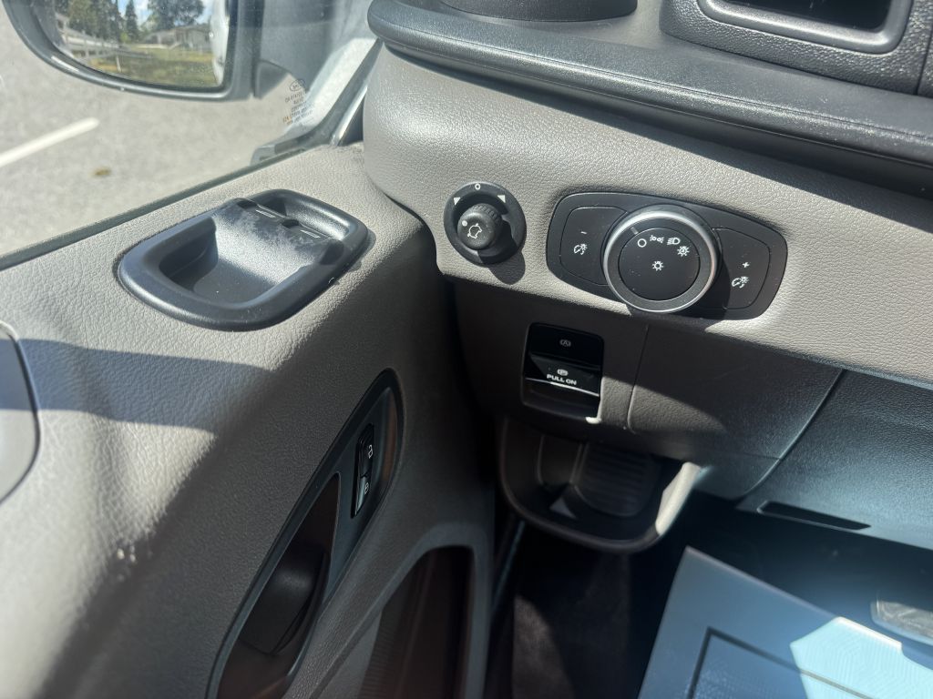 Photo 10 of this FORD TRANSIT