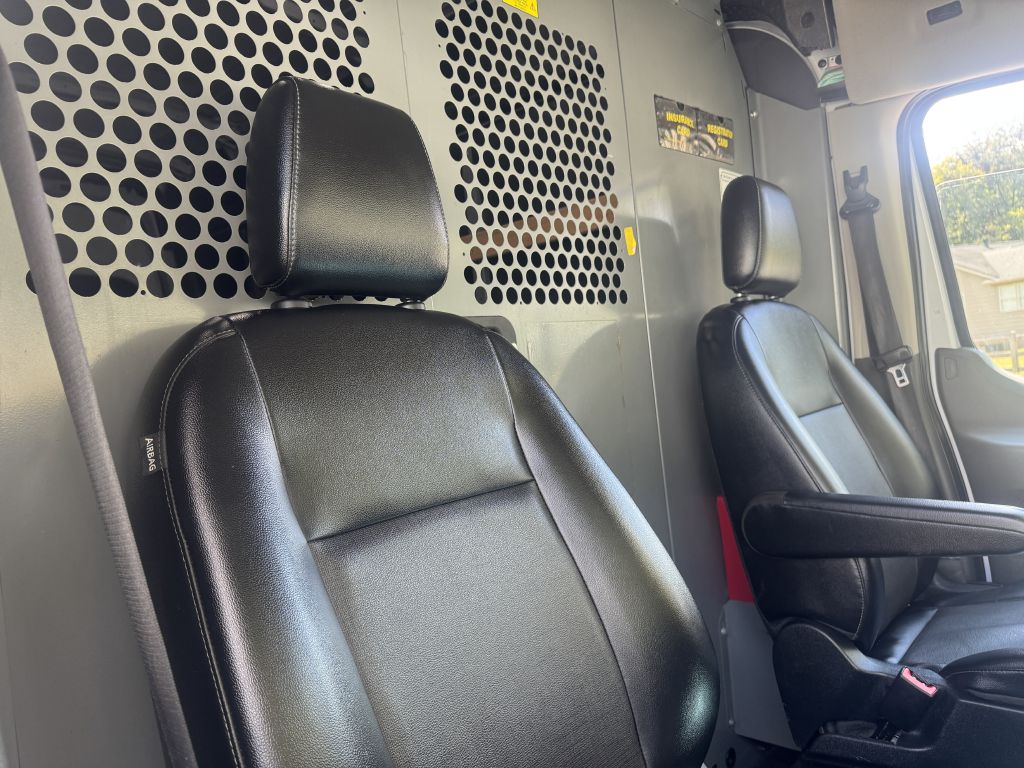 Photo 13 of this FORD TRANSIT
