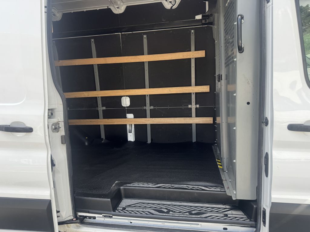 Photo 14 of this FORD TRANSIT