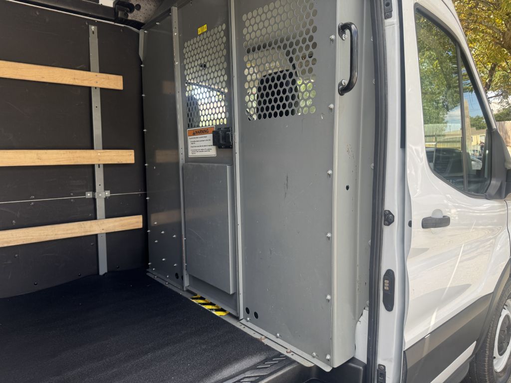 Photo 15 of this FORD TRANSIT
