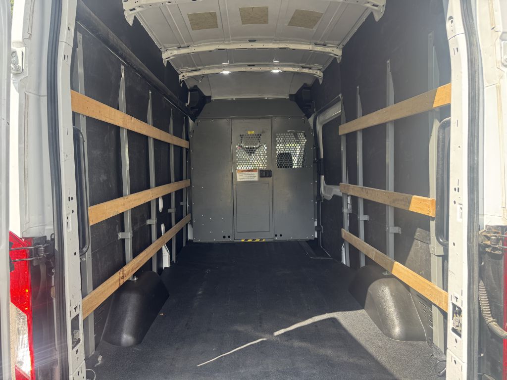 Photo 16 of this FORD TRANSIT