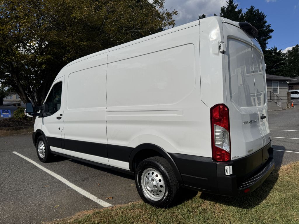 Photo 2 of this FORD TRANSIT