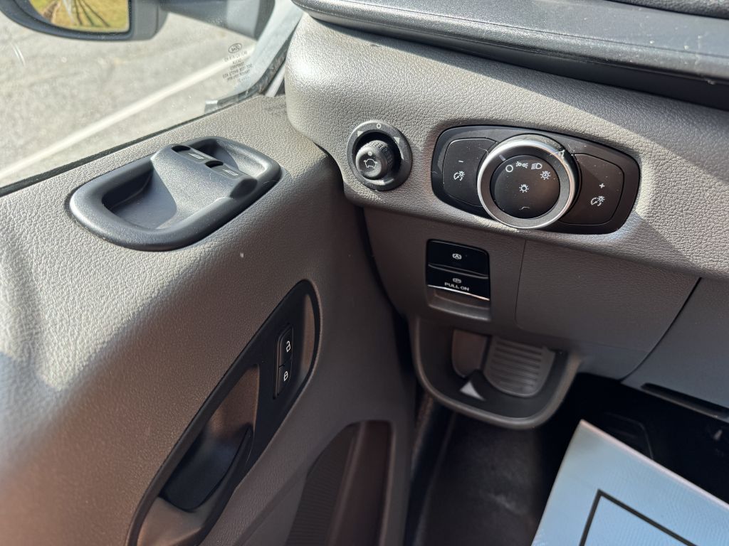 Photo 11 of this FORD TRANSIT