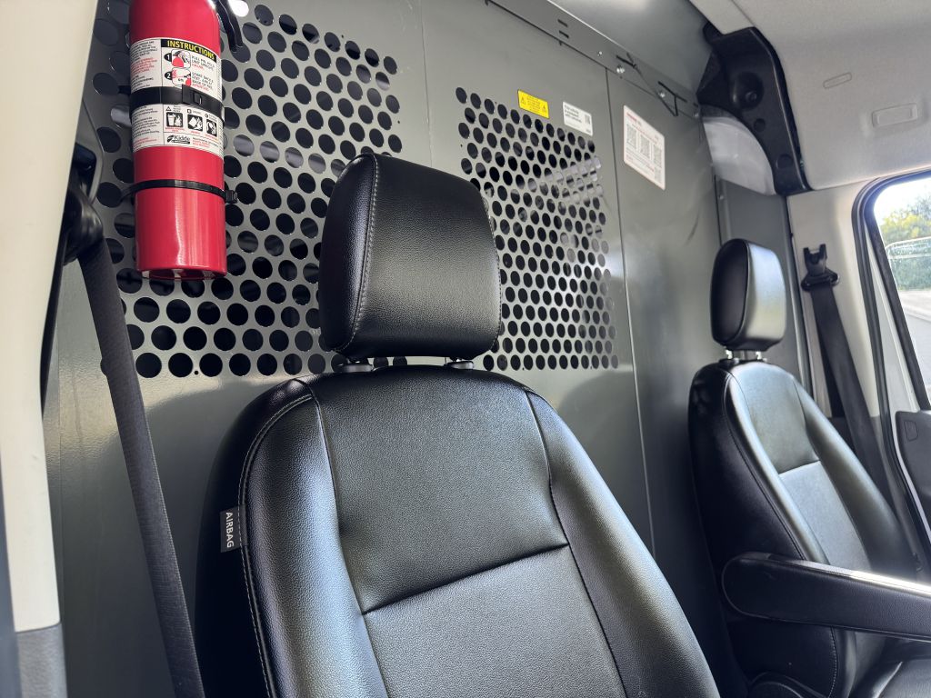 Photo 13 of this FORD TRANSIT