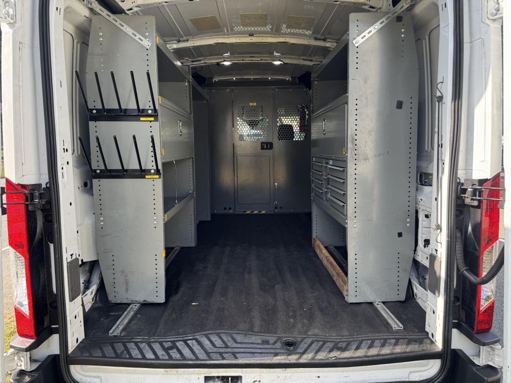 Photo 14 of this FORD TRANSIT