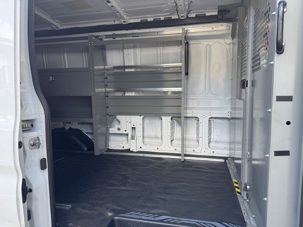 Photo 17 of this FORD TRANSIT