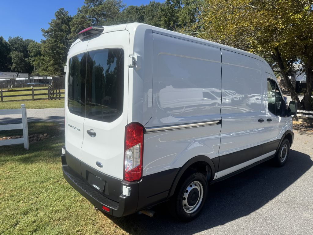 Photo 3 of this FORD TRANSIT