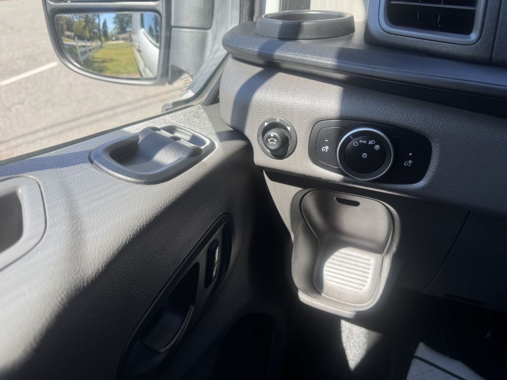 Photo 10 of this FORD TRANSIT